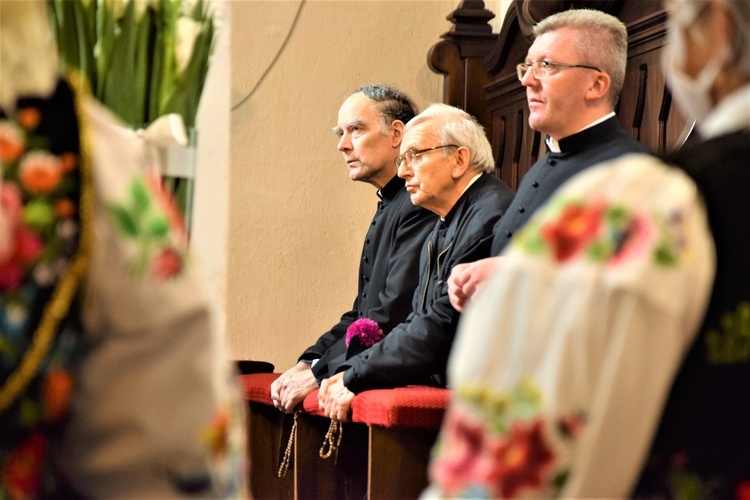 Pielgrzymka Kół Żywego Różańca do Domaniewic