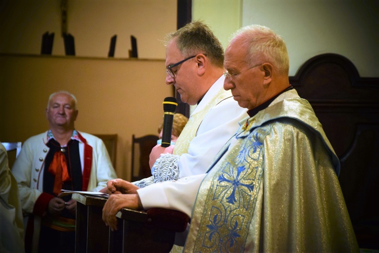 Pielgrzymka Kół Żywego Różańca do Domaniewic