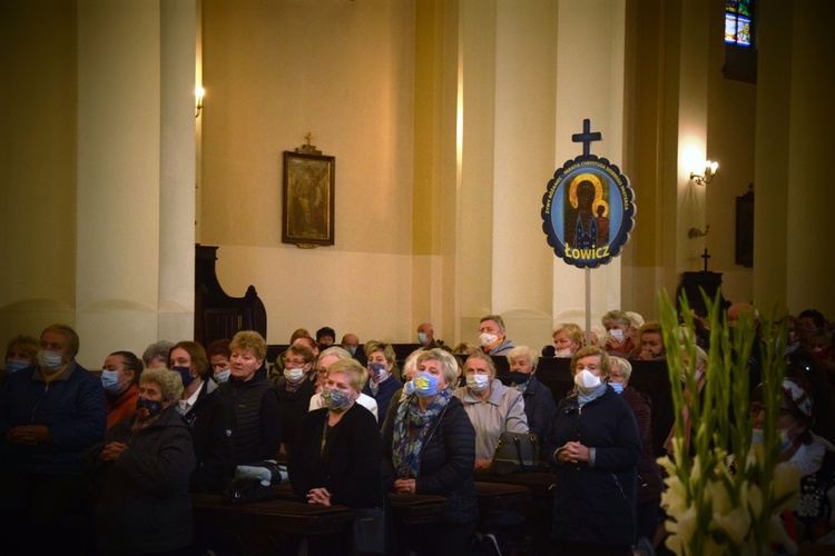 Pielgrzymka Kół Żywego Różańca do Domaniewic