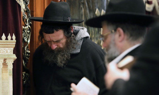 Pandemia, a duże zgromadzenia religijne