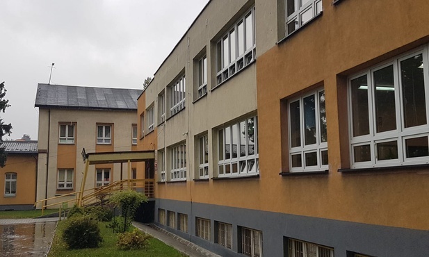 Zawiercie. Żałoba i protest w Szkole Podstawowej nr 5