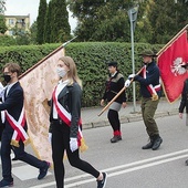 W uroczystości wzięło udział wiele pocztów sztandarowych, na pierwszym planie – najstarsza chorągiew, z 1926 roku.