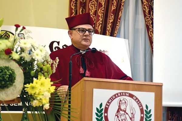 ▲	Wykład inauguracyjny wygłosił ks. Sławomir Stasiak, prorektor PWT.