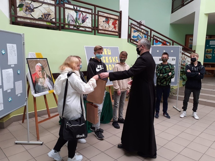 Kwidzyn. Dzień Papieski w ZSO 