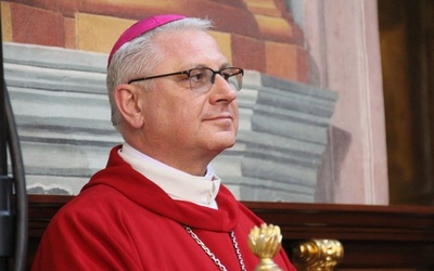 Biskup Miziński przebywa w izolacji.