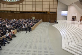 Papież daje dobry przykład ostrożności w czasie pandemii