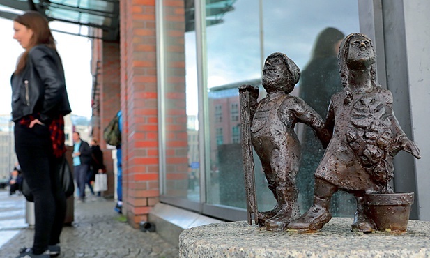 Dominik i Anka przy Galerii Dominikańskiej.