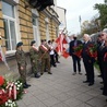 Opozycjoniści okresu PRL-u i działacze Solidarności złożyli kwiaty pod tablicą, umieszczoną na ścianie kamienicy, gdzie w prywatnym mieszkaniu odbyło się pierwsze spotkanie Międzyzakładowej Komisji Założycielskiej NSZZ "Solidarność".