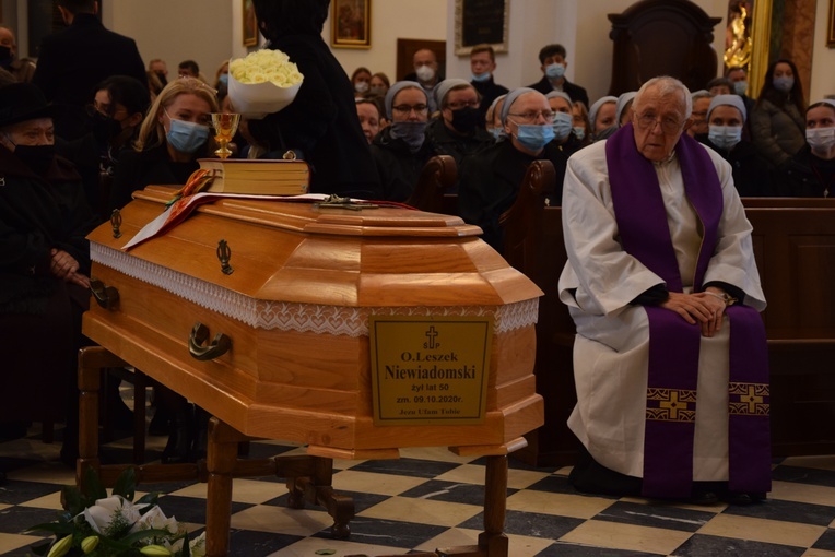 W środę 14 października obdyły się uroczystości pogrzebowe o. Leszka Niewiadomskiego.