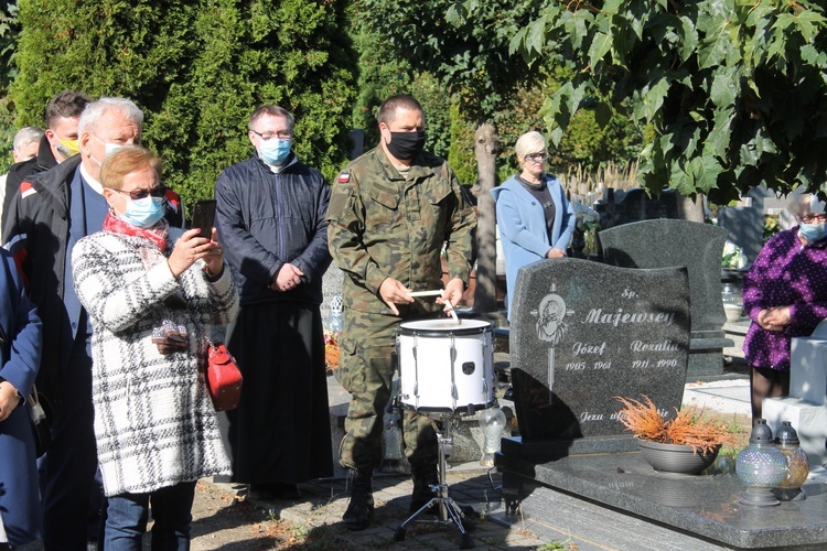 Oznaczenie IPN-u i zegarek ks. Łańcuckiego