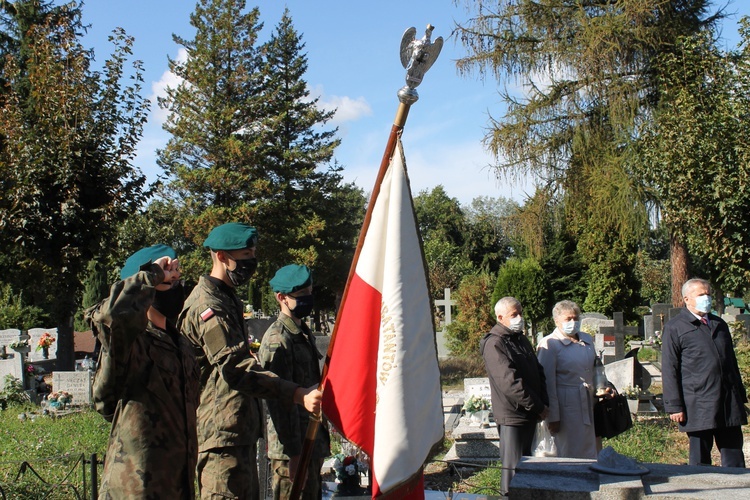 Oznaczenie IPN-u i zegarek ks. Łańcuckiego