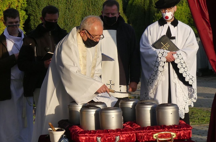 Pogrzeb dzieci nienarodzonych w Bielsku-Białej Kamienicy