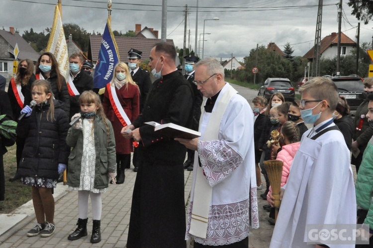 Nadanie imienia św. Jana Pawła II szkole podstawowej w Trzebiczu