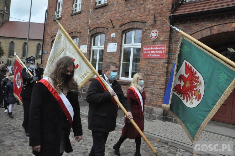 Nadanie imienia św. Jana Pawła II szkole podstawowej w Trzebiczu