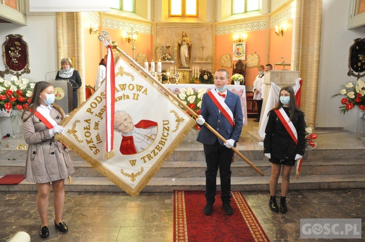 Nadanie imienia św. Jana Pawła II szkole podstawowej w Trzebiczu