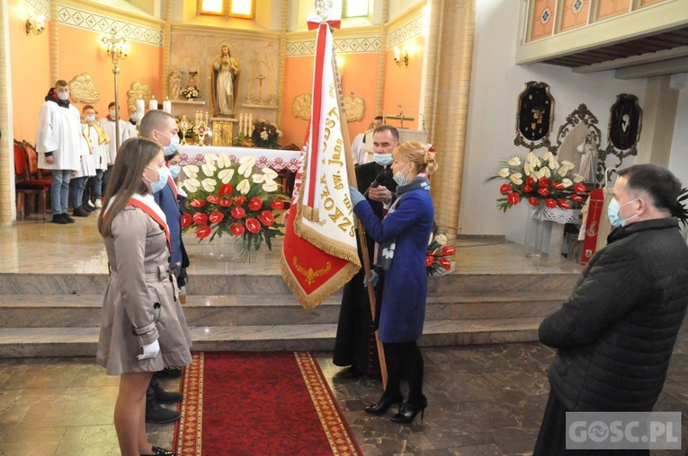 Nadanie imienia św. Jana Pawła II szkole podstawowej w Trzebiczu