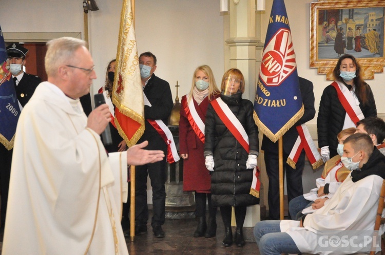 Nadanie imienia św. Jana Pawła II szkole podstawowej w Trzebiczu