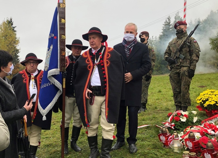 Poświęcenie pomnika por. Stanisława Kopika "Zemsty" na Zapolance w Złatnej