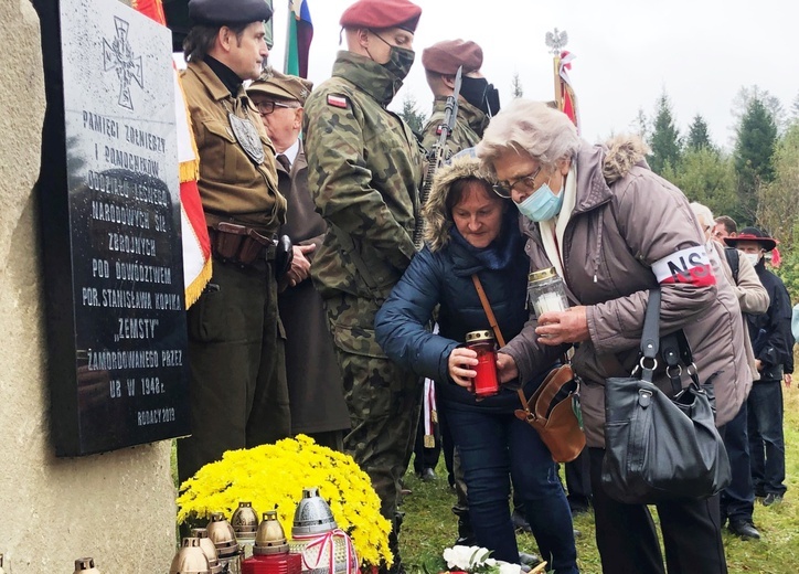 Poświęcenie pomnika por. Stanisława Kopika "Zemsty" na Zapolance w Złatnej