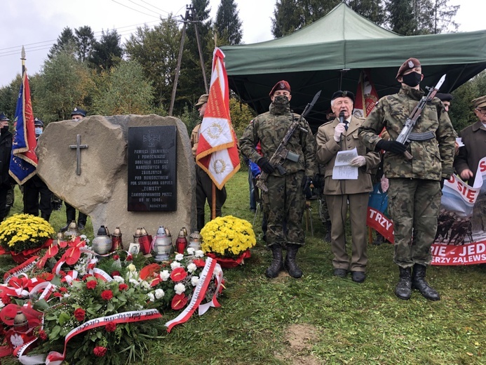 Poświęcenie pomnika por. Stanisława Kopika "Zemsty" na Zapolance w Złatnej