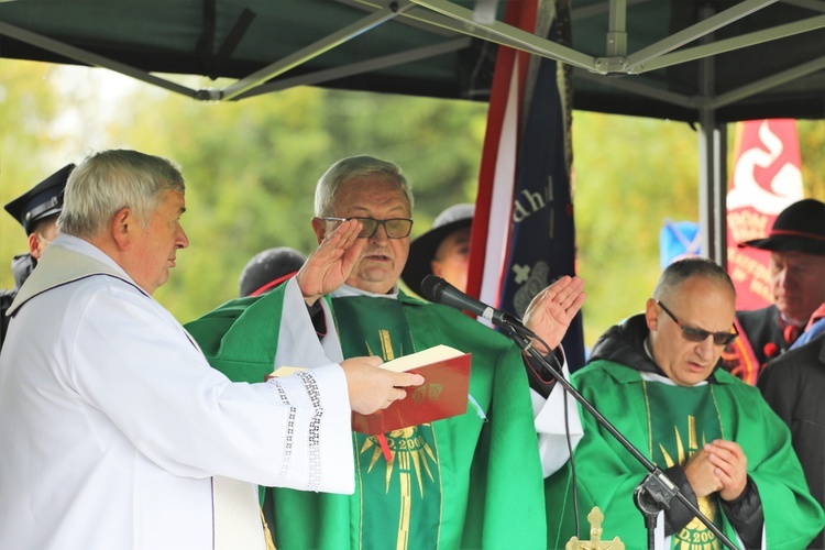 Poświęcenie pomnika por. Stanisława Kopika "Zemsty" na Zapolance w Złatnej