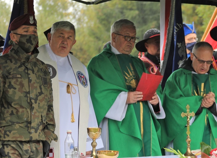 Poświęcenie pomnika por. Stanisława Kopika "Zemsty" na Zapolance w Złatnej