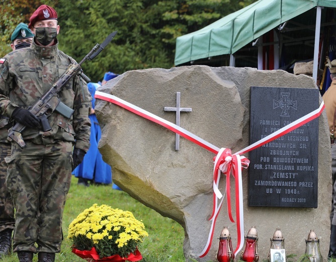 Poświęcenie pomnika por. Stanisława Kopika "Zemsty" na Zapolance w Złatnej