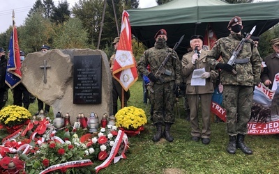 Obelisk upamiętniający walcznego por. Stanisława Kopika i jego żołnierzy stanął na Zapolance.