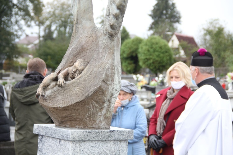 Tuchów. Pierwszy pochówek dzieci, które zmarły przed urodzeniem