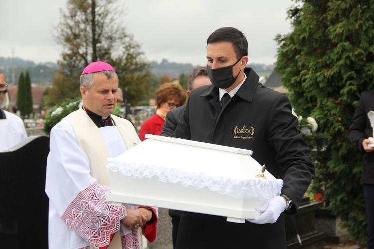 Tuchów. Pierwszy pochówek dzieci, które zmarły przed urodzeniem