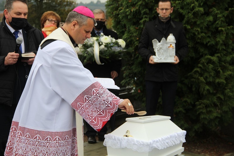 Tuchów. Pierwszy pochówek dzieci, które zmarły przed urodzeniem