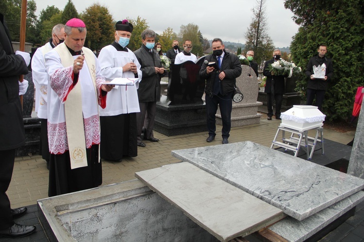 Tuchów. Pierwszy pochówek dzieci, które zmarły przed urodzeniem