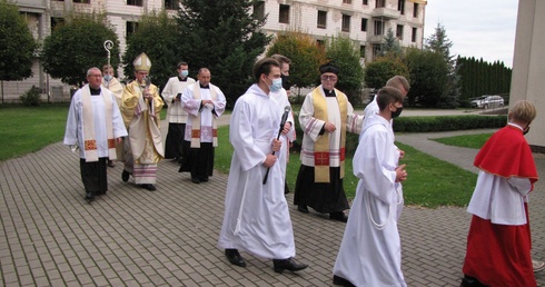 Bp Milewski w Przasnyszu: Zachwyćcie się życiem św. Jana Pawła II