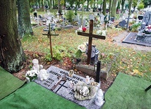 Zbiorowy grobowiec dzieci zmarłych przed urodzeniem  na cmentarzu w Malborku.