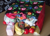 W nowej lodówce najlepiej zostawiać produkty, które sami chętnie jemy, nieprzeterminowane, wyroby własne, a także produkty suche, np. mąkę  czy ryż.