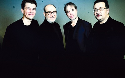 Kwartet Śląski w składzie (od lewej): Szymon Krzeszowiec – skrzypce I,  Arkadiusz Kubica – skrzypce II, Łukasz Syrnicki – altówka, Piotr Janosik – wiolonczela. 