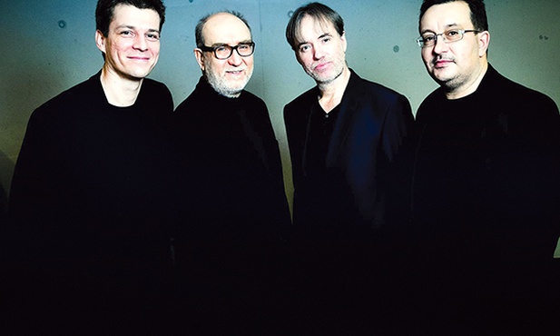 Kwartet Śląski w składzie (od lewej): Szymon Krzeszowiec – skrzypce I,  Arkadiusz Kubica – skrzypce II, Łukasz Syrnicki – altówka, Piotr Janosik – wiolonczela. 