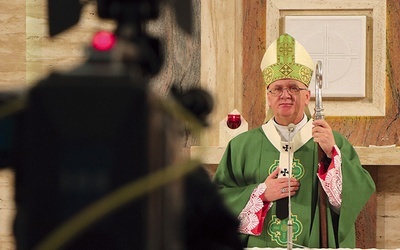 Metropolita warmiński czytał fragment dzieła „Pamięć i tożsamość”. 