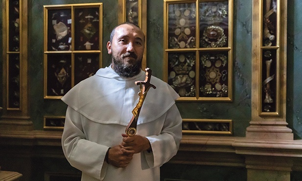 Ojciec Michał Legan jest rzecznikiem prasowym na Jasnej Górze, wykładowcą, rekolekcjonistą, autorem książek i vloga na YT: Kilka słów o Słowie.