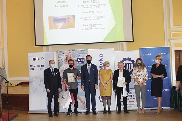 ▲	Drugi z lewej Paweł Pyra z RCEZ w Nisku.