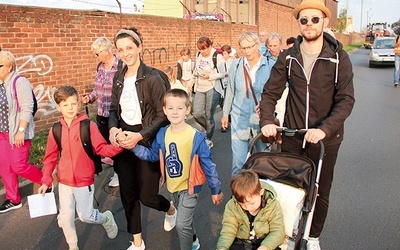 Rodzina Joanny i Michała Wilków na wrześniowej pielgrzymce z Głogowa do Grodowca.
