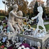 Pomnik autorstwa Martina Hudáčka to miejsce modlitwy rodziców cierpiących po utracie swego nienarodzonego dziecka.