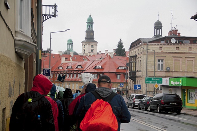 W Pieszej Pielgrzymce Wrocławskiej w ubiegłych latach brało udział nawet kilkanaście tysięcy pątników. W tym roku, zgodnie z obowiązującymi przepisami, było ich zaledwie 25.