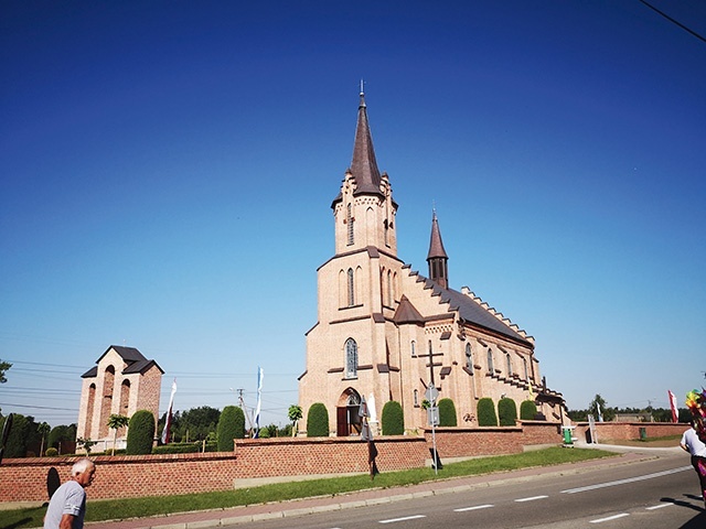 ▲	Świątynia parafialna.