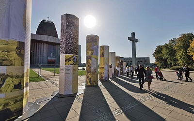 	Największa w Warszawie Świątynia Opatrzności Bożej pomieści teraz 460 osób. Jednocześnie kolejne 270 może modlić się w dolnym kościele.
