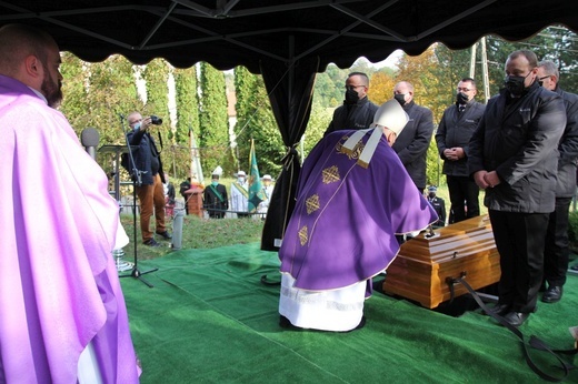 Pogrzeb śp. ks. Edwarda Kobiesy w Kończycach Małych