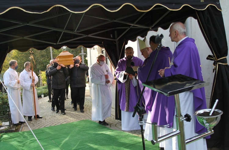 Pogrzeb śp. ks. Edwarda Kobiesy w Kończycach Małych