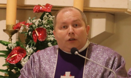 Homilię pogrzebową wygłosił ks. Włodzimierz Caputa.