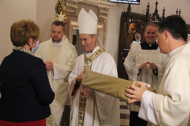 Bobowa. Wprowadzenie relikwii i poświęcenie ołtarza