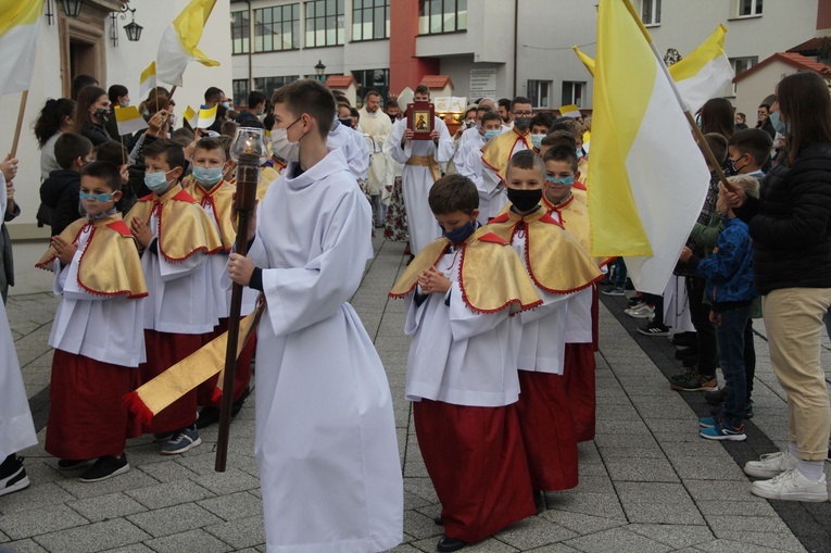 Bobowa. Wprowadzenie relikwii i poświęcenie ołtarza